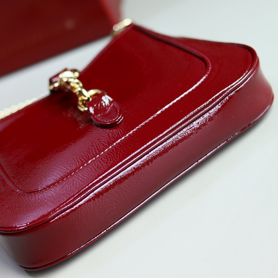 Handbag/Shoulder Bag Size  19.5x 18x 3.5cm