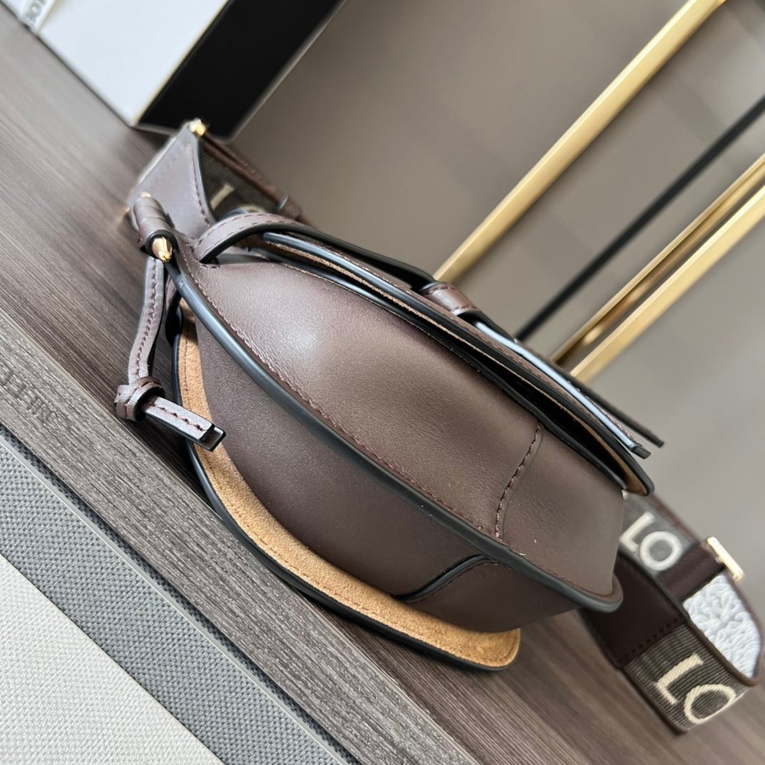 Handbag/Shoulder Bag Size 21x12.5x9.5cm