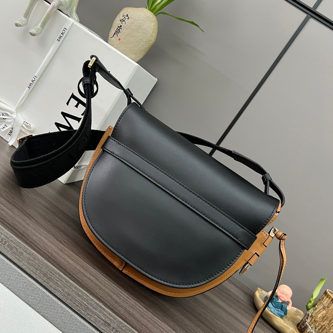 Handbag/Shoulder Bag Size 20*19*11.5 cm