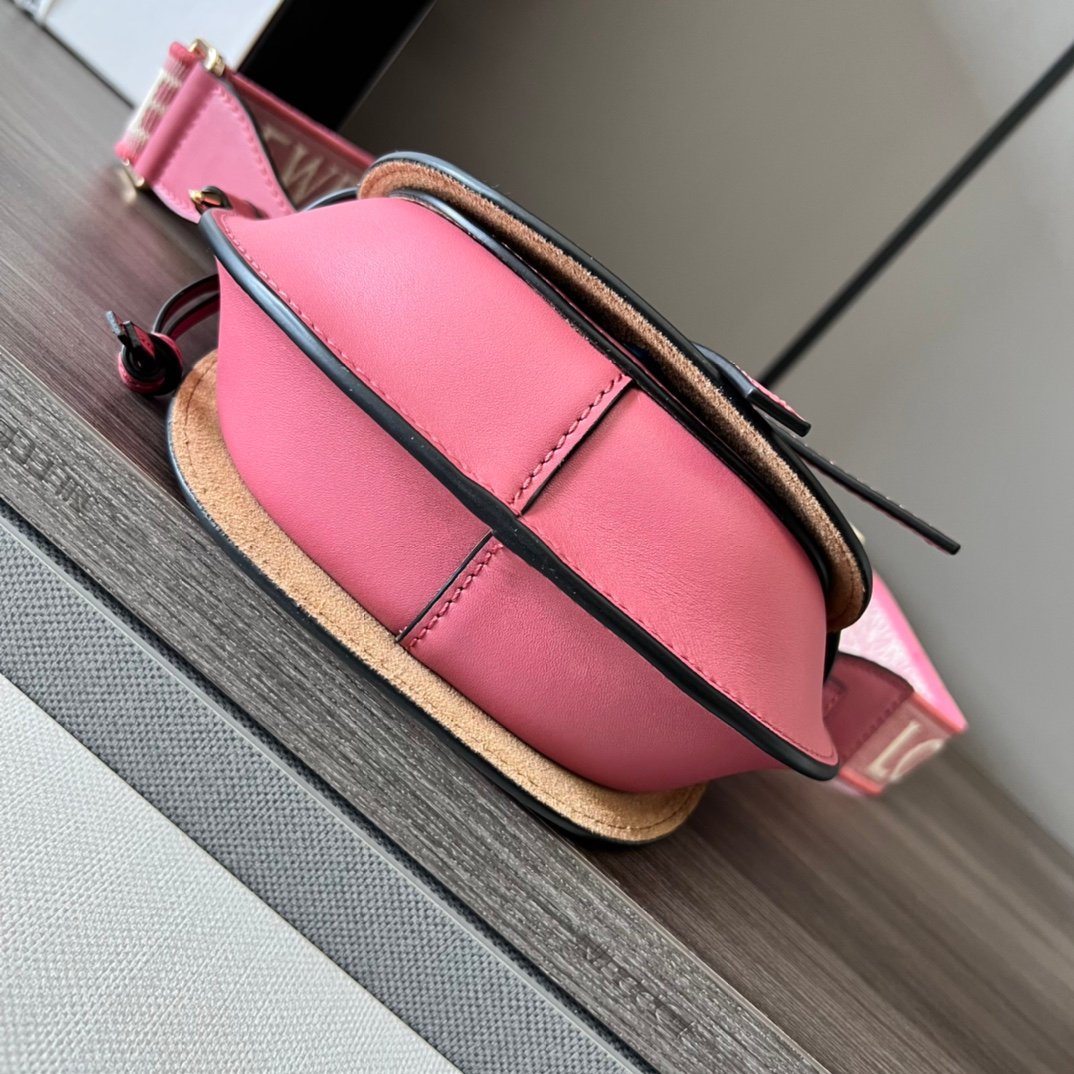 Handbag/Shoulder Bag Size 21x12.5x9.5cm
