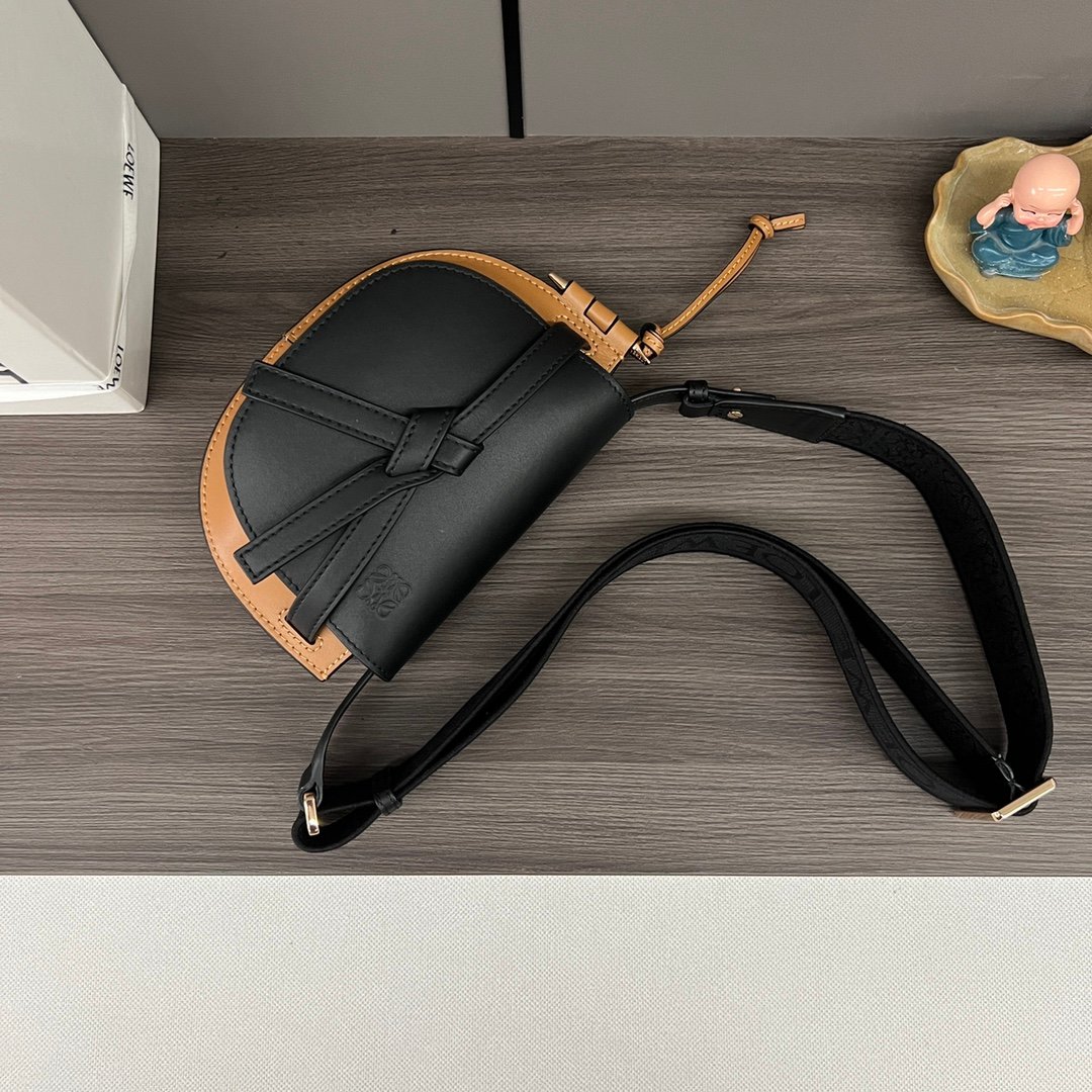 Handbag/Shoulder Bag Size 21x12.5x9.5cm