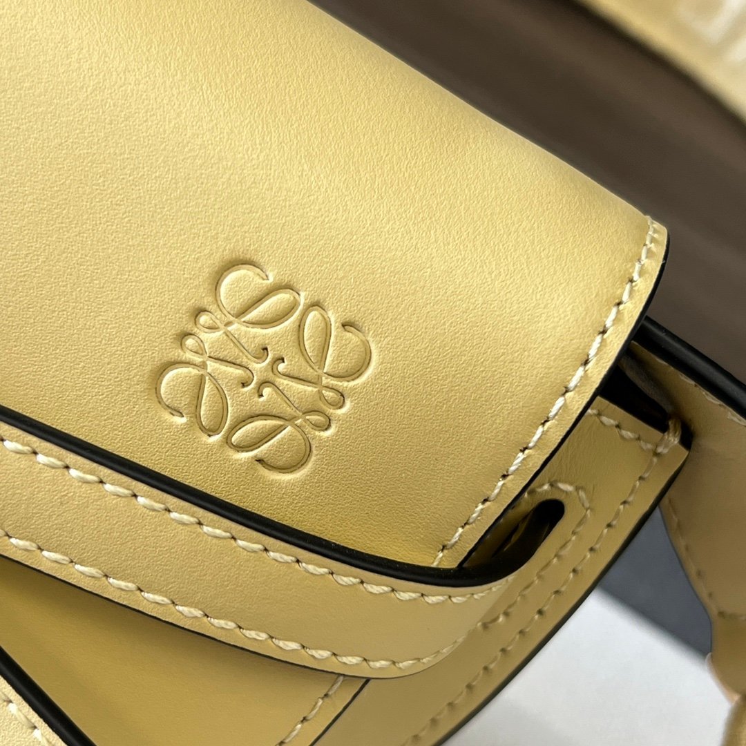 Handbag/Shoulder Bag Size 21x12.5x9.5cm