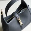 Handbag/Shoulder Bag Size  27.5x 19x 4 CM