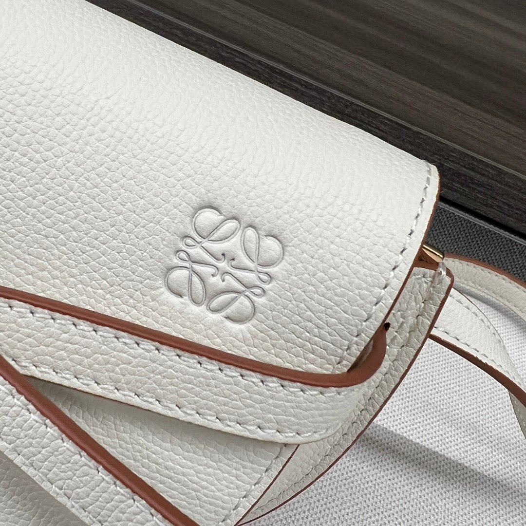Handbag/Shoulder Bag Size 21x12.5x9.5cm