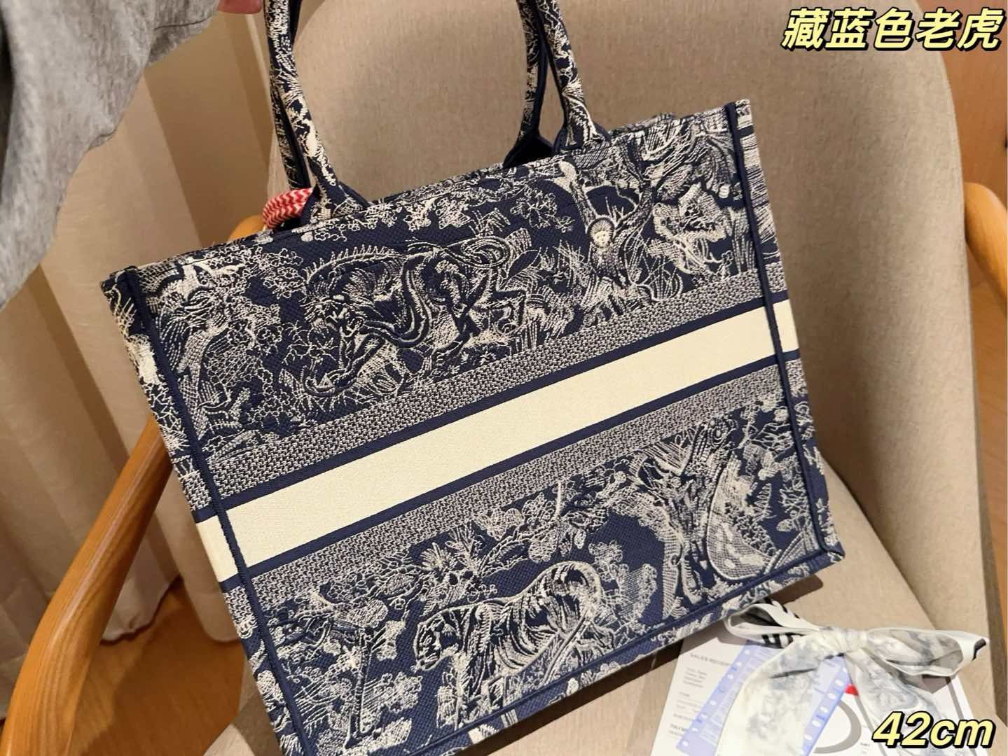 Handbag/Shoulder Bag Size 42x18x35cm