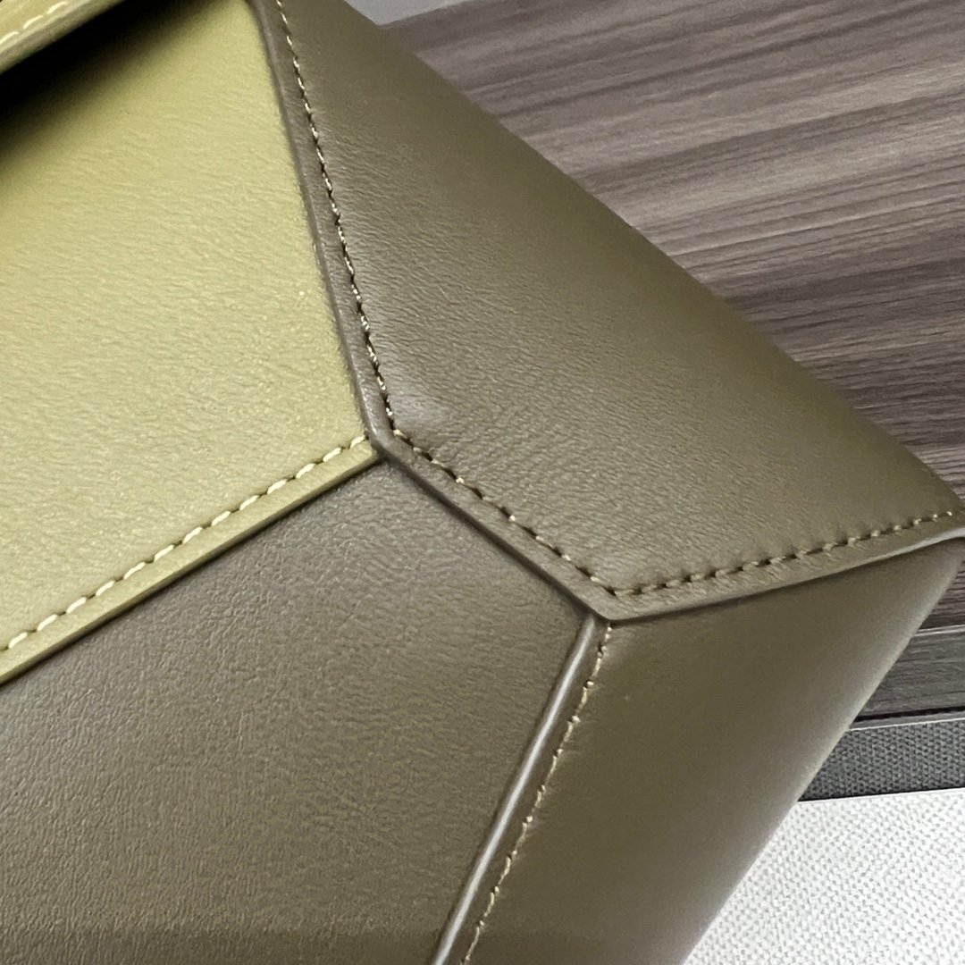 Handbag/Shoulder Bag Size 24*10.5*16CM