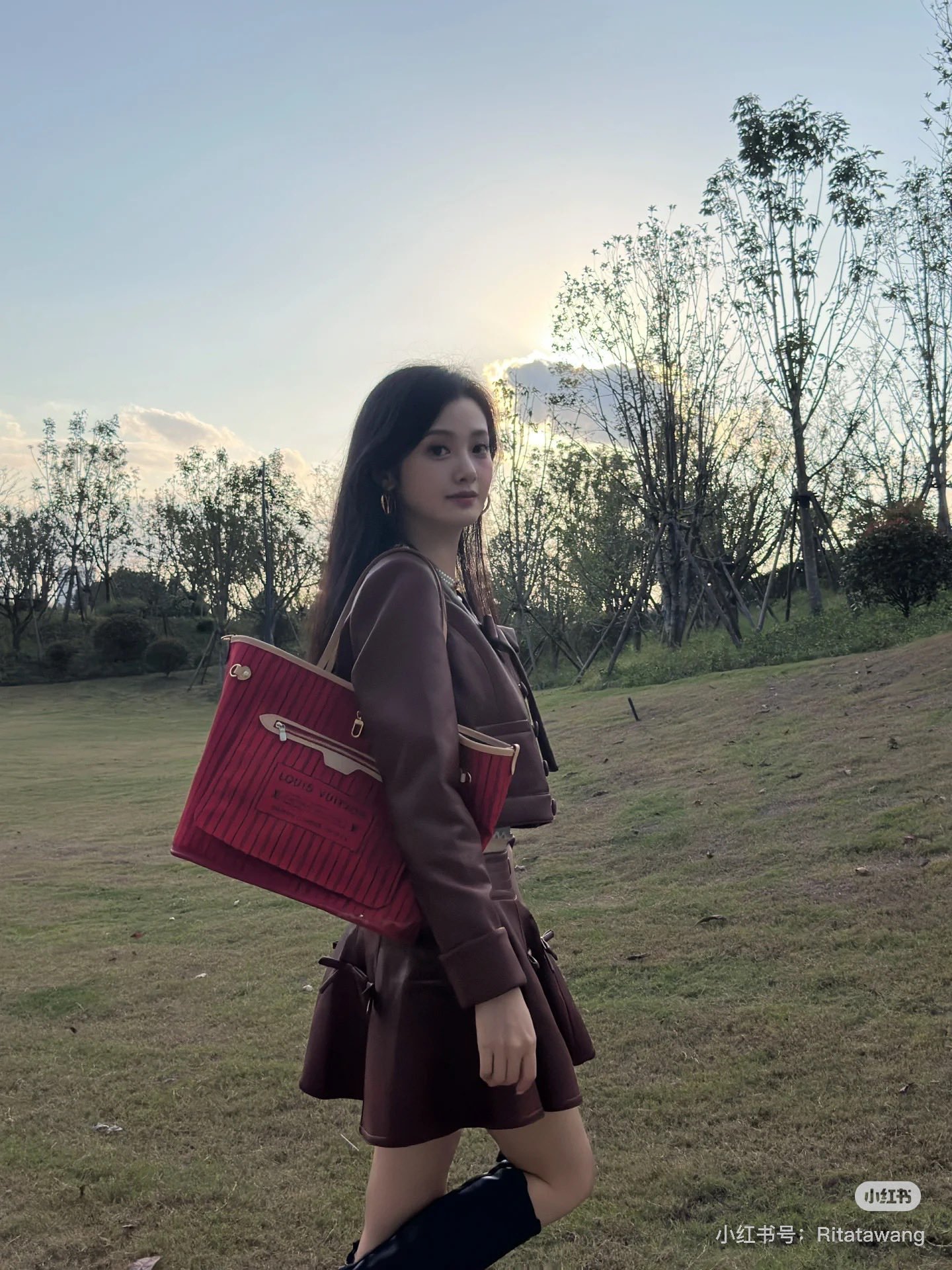 Reversible handbag Specifications: 32*29*17