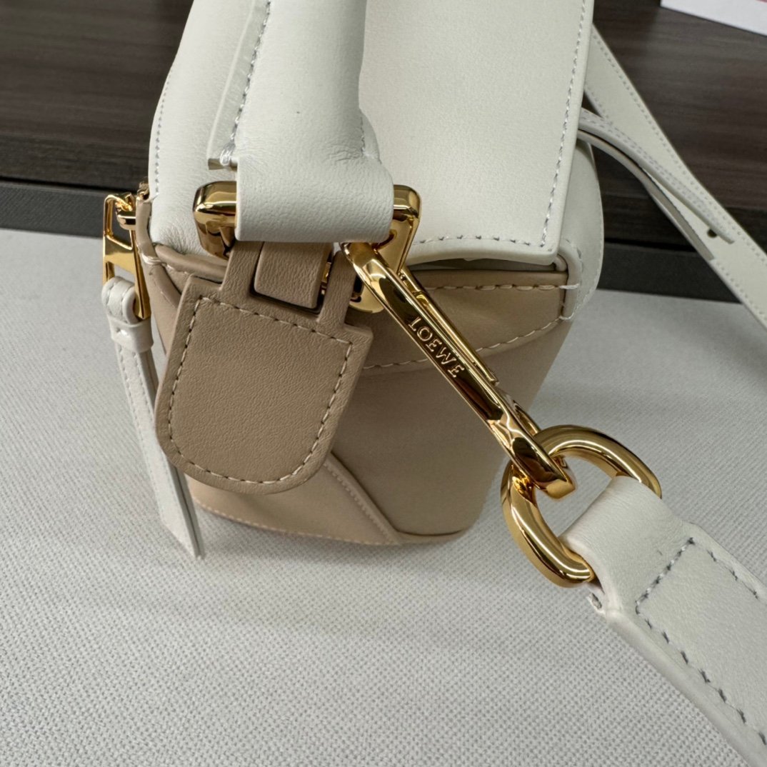 Handbag/Shoulder Bag Size 24*10.5*16CM