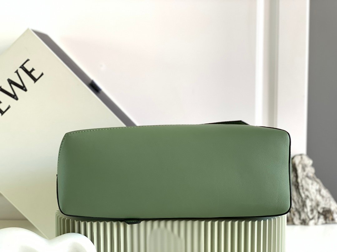 Handbag/Shoulder Bag Size 28.7*10.7*5.5cm