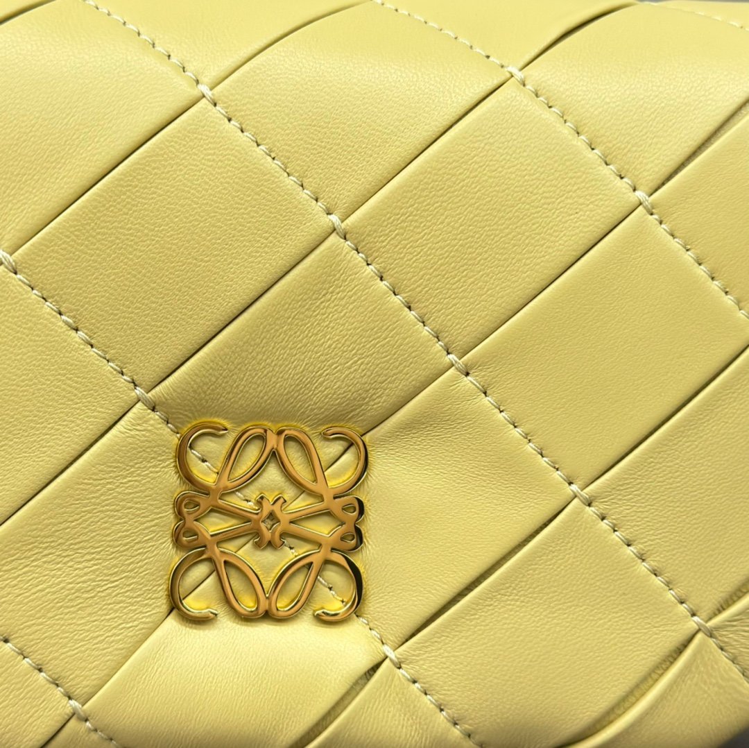 Handbag/Shoulder Bag Size Size:20*6*13CM
