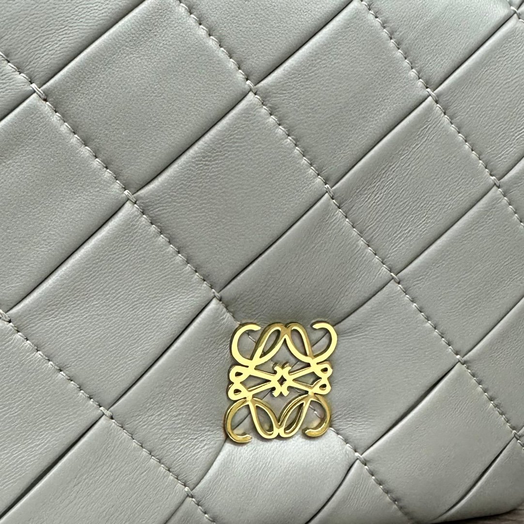 Handbag/Shoulder Bag Size 23*9*17cm