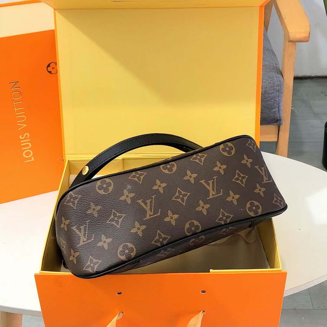 Old-fashioned croissant chain shoulder crossbody armpit bag Specifications: 27*16*10 ...