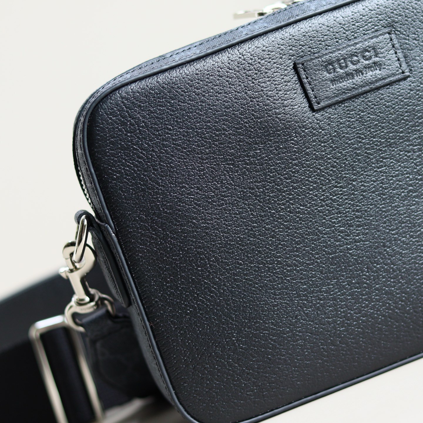 Handbag/Shoulder Bag Size  24x16.5x4.5cm