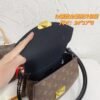 - Scalloped messenger bag shoulder bag Specification: 24*17*8cm