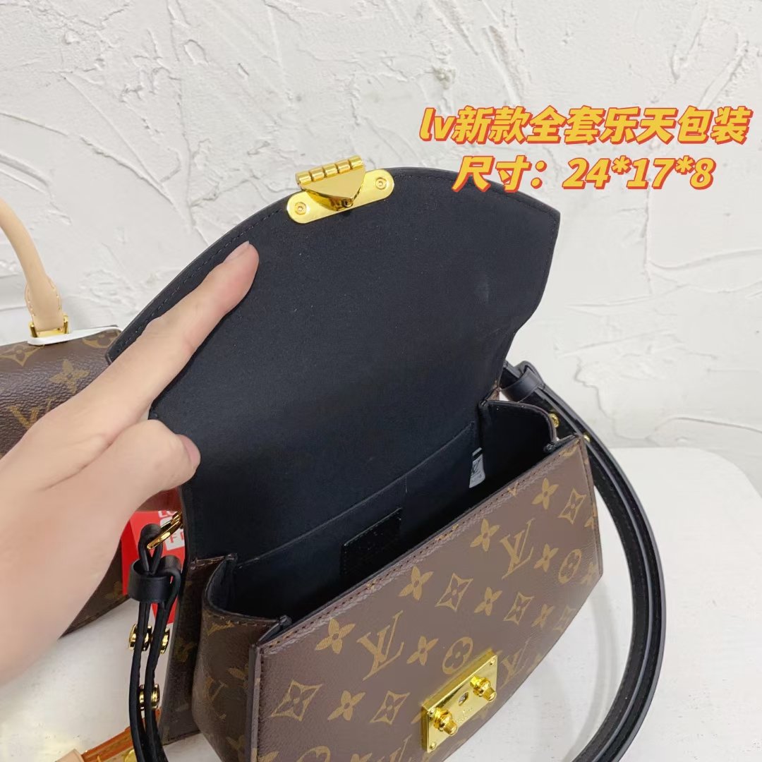 - Scalloped messenger bag shoulder bag Specification: 24*17*8cm
