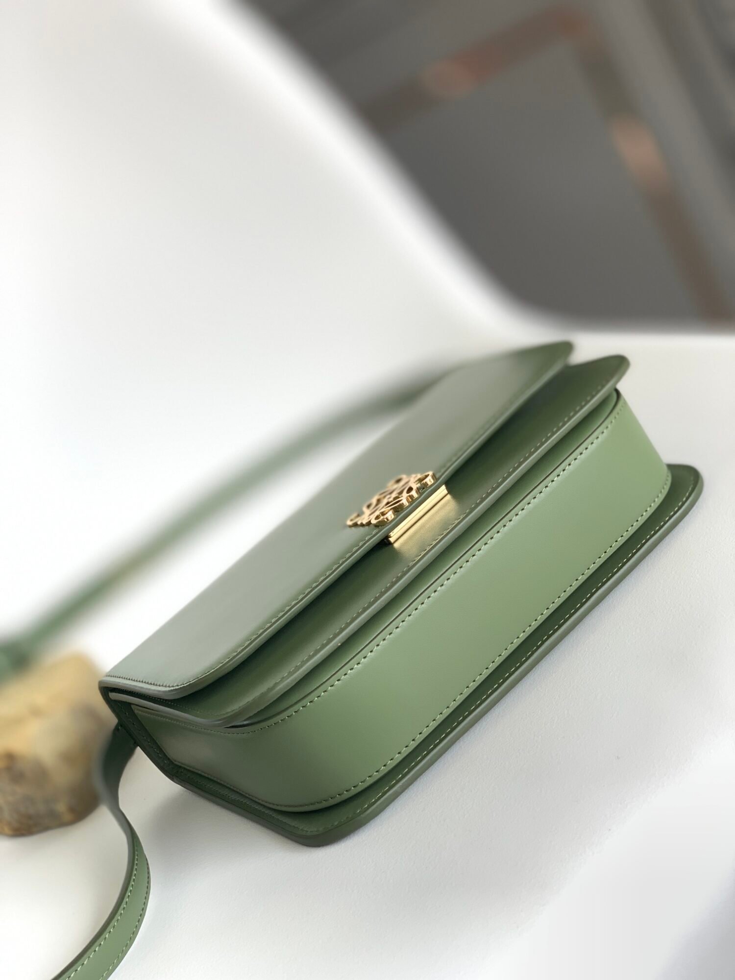 Handbag/Shoulder Bag Size22.5*16.5*6.5CM