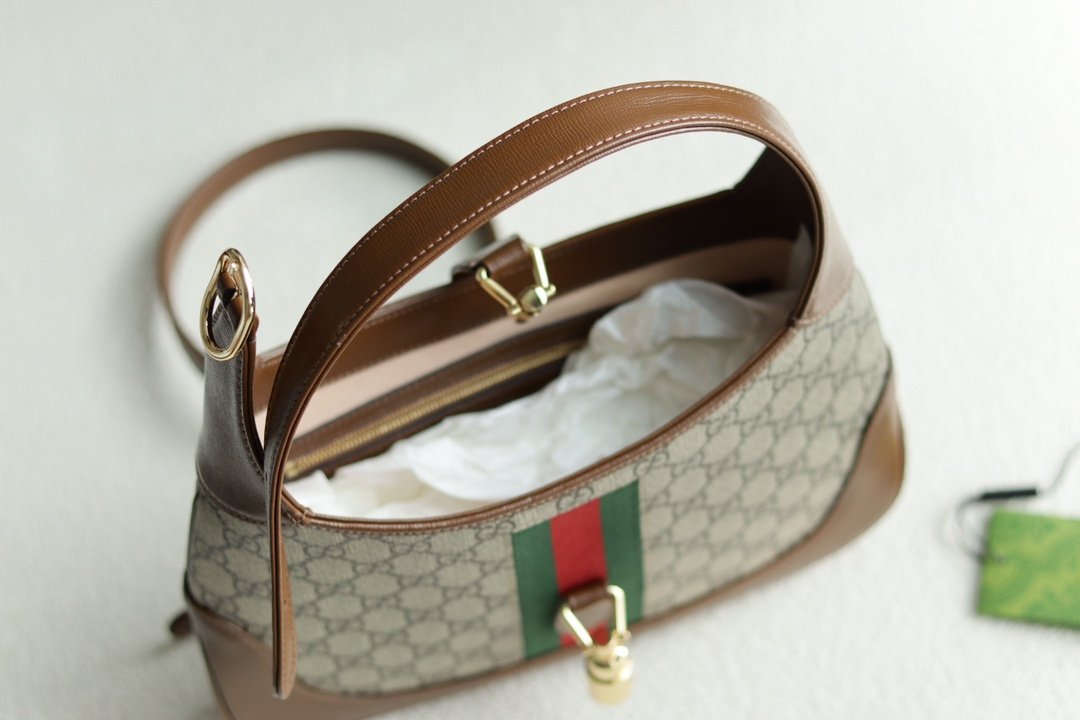 Handbag/Shoulder Bag Size  28x19x4.5cm