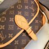 One-shoulder crossbody bag Size: 24-16-9cm
