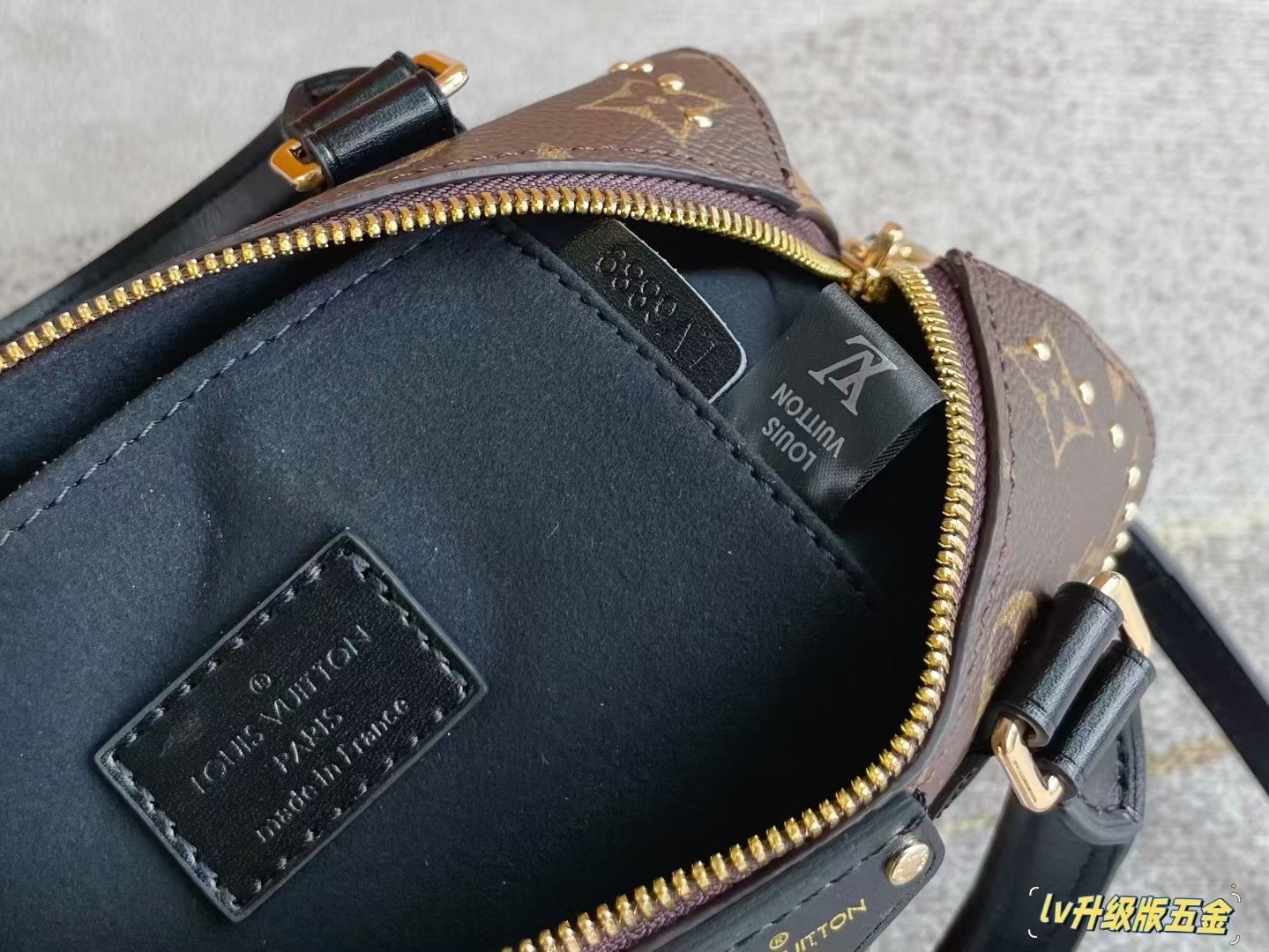 Tote bag shoulder bag Specification: 20*14*12cm