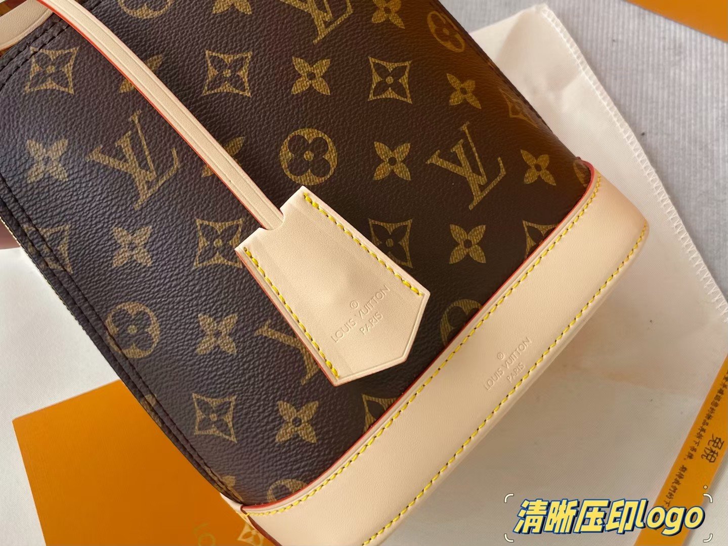 Hand-held backpack shell bag handbag shoulder bag Specification: 18*20*11cm