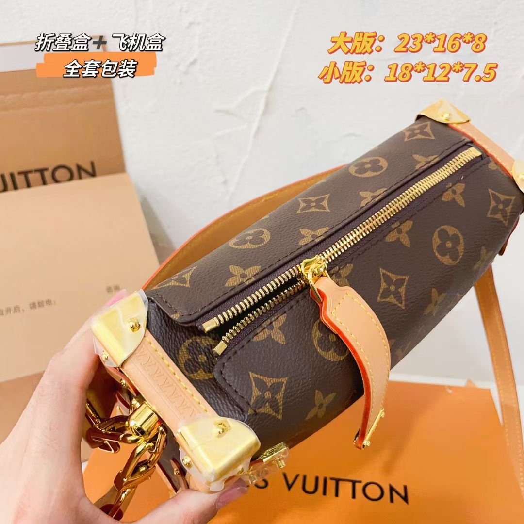 Handbag shoulder bag specifications: 18*12*8cm