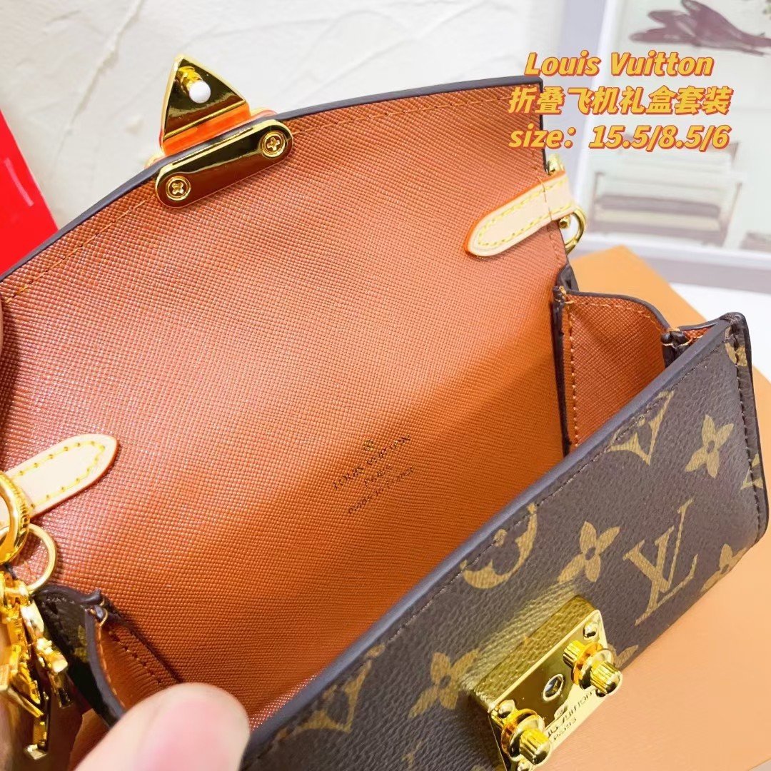 Shoulder bag specifications: 16*9*6cm