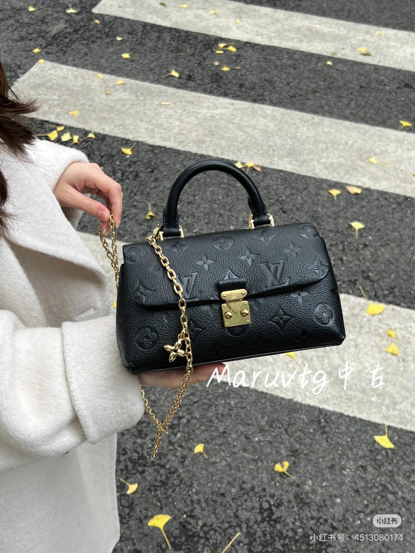 Shoulder bag handbag specifications: 12.5*6*21cm