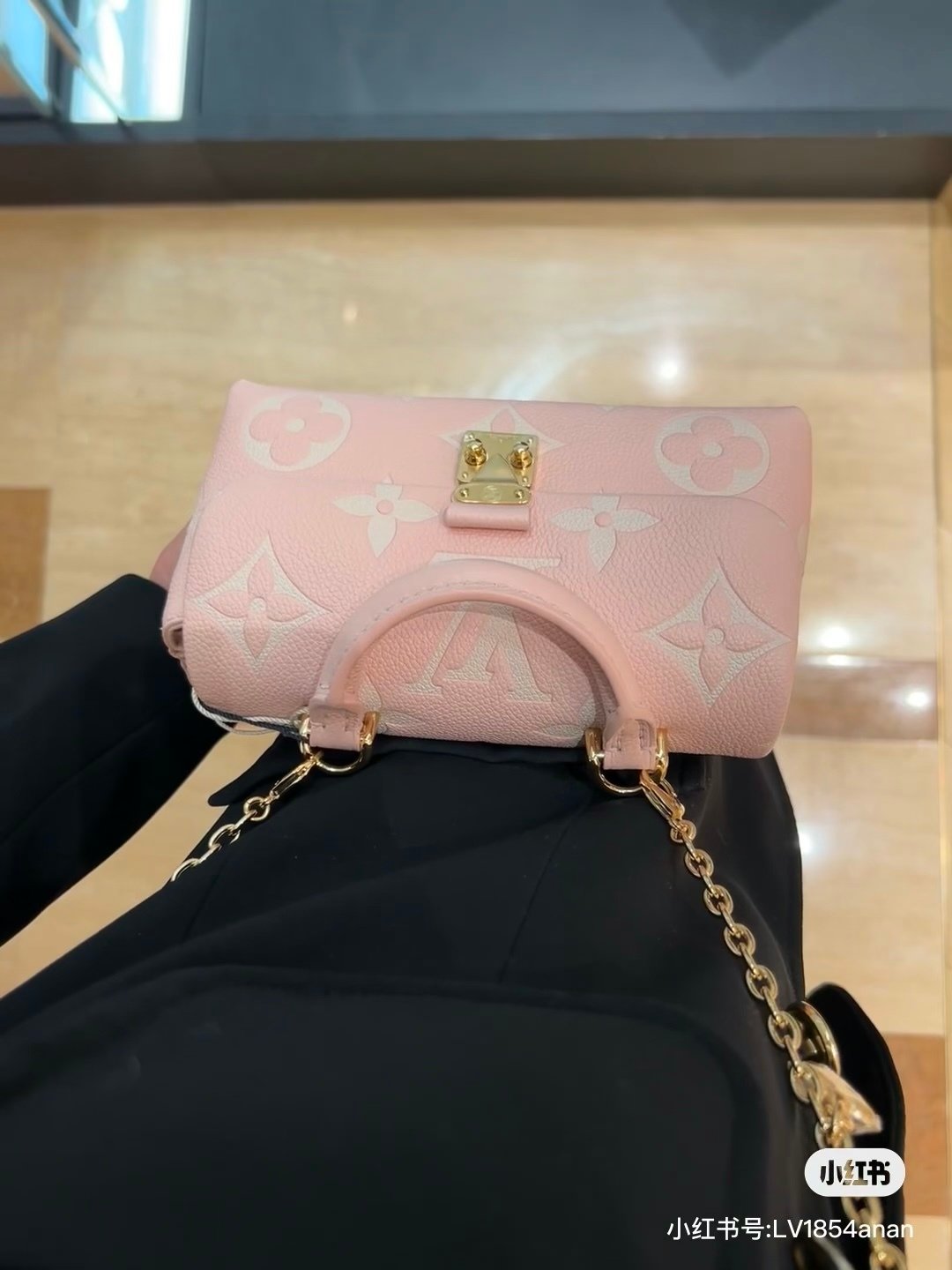 Shoulder bag handbag specifications: 12.5*6*21cm