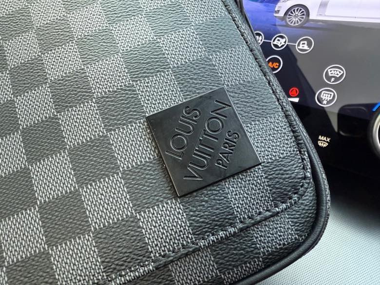 Messenger Bag Crossbody Shoulder Bag Size: 26x20x7cm
