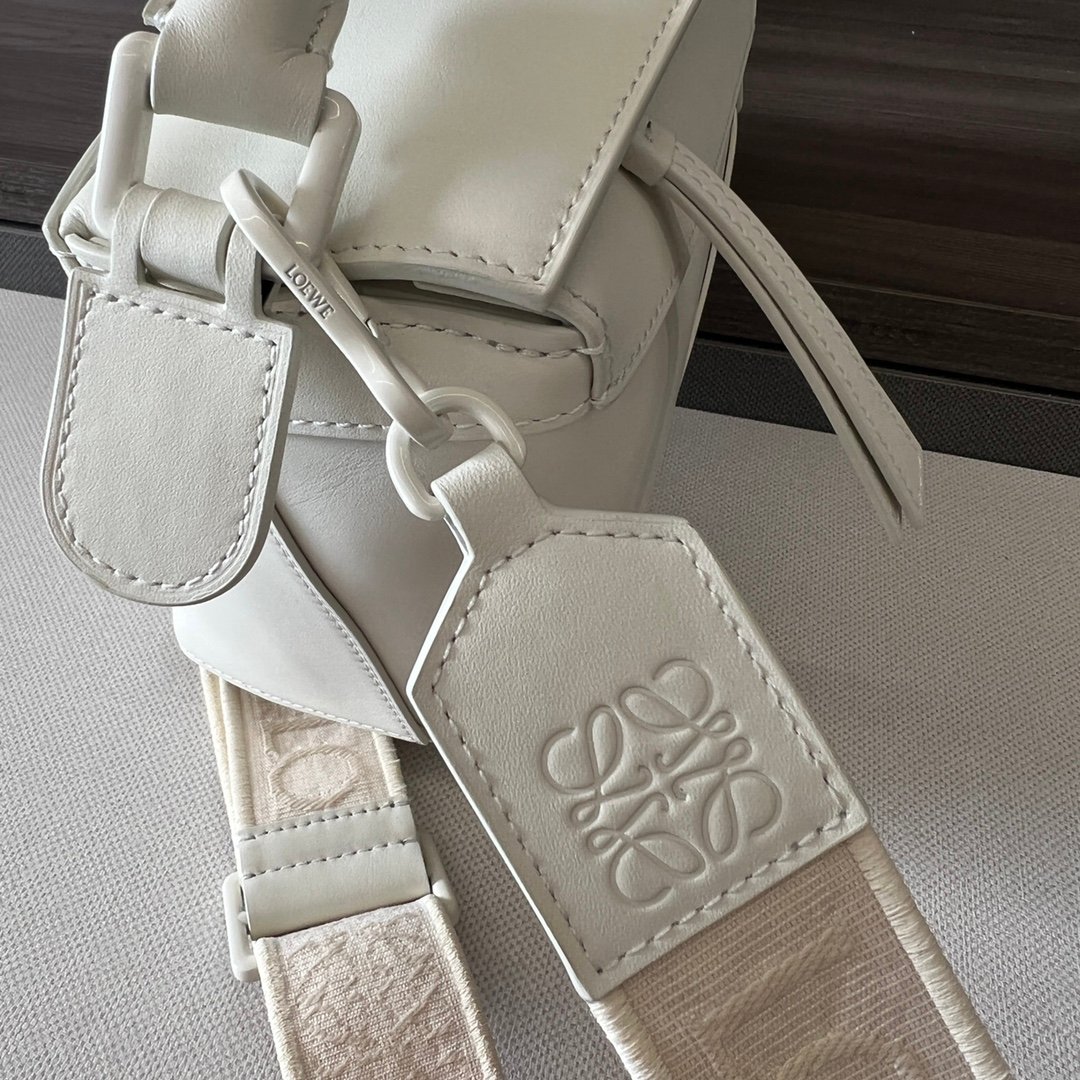 Handbag/Shoulder Bag Size 24*10.5*16CM