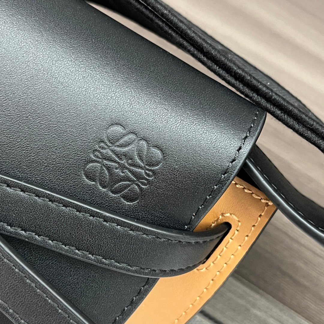 Handbag/Shoulder Bag Size 21x12.5x9.5cm