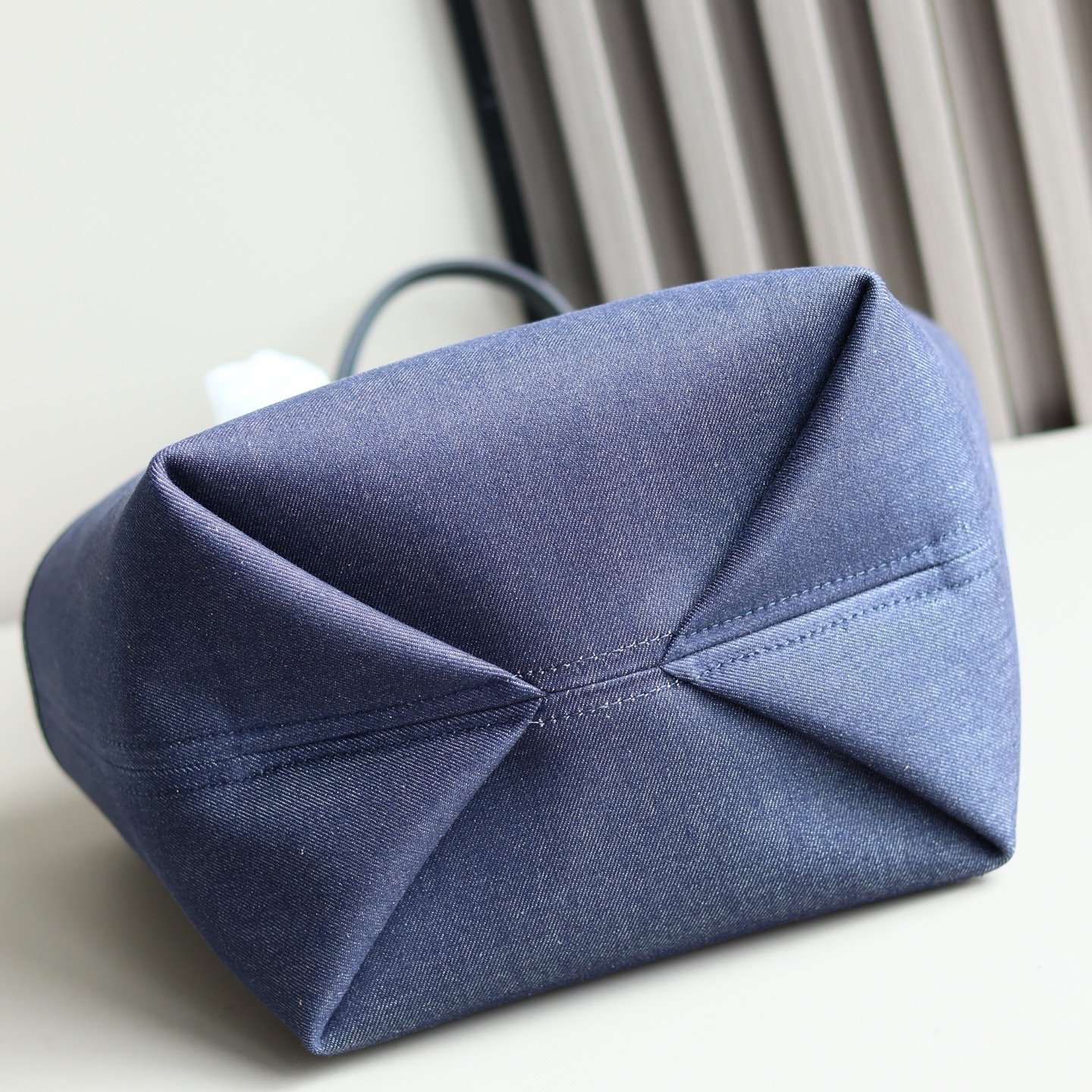 Handbag/Shoulder Bag Size  22x 19x 18cm
