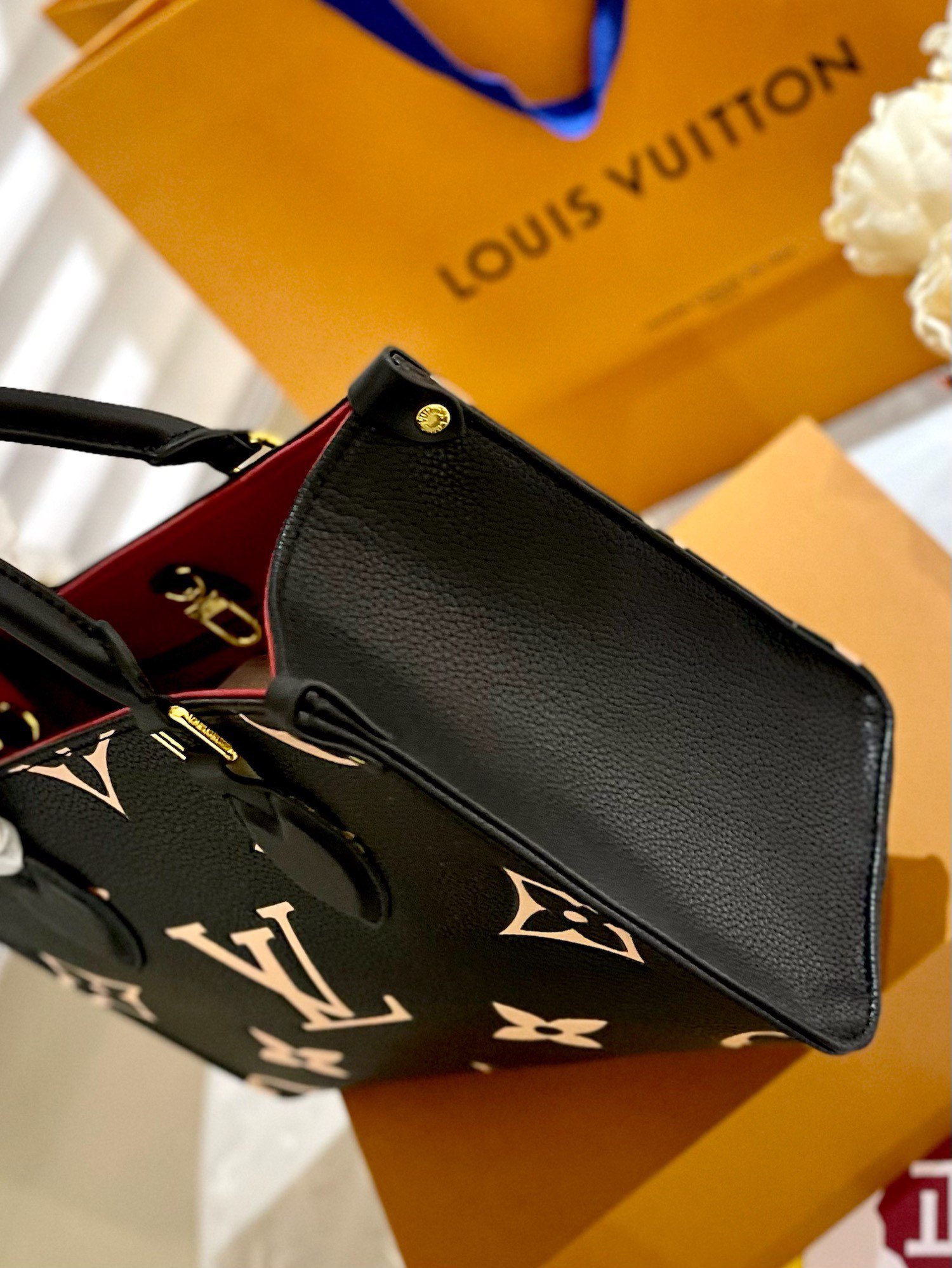 Premium Embossed Embossed Shopping Bag Specifications: 25*11*19 CM
