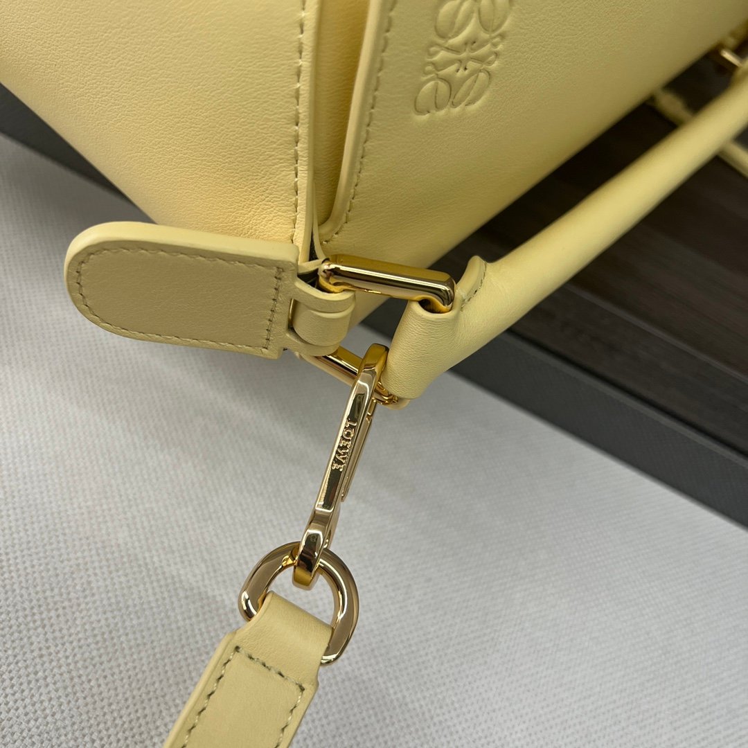Handbag/Shoulder Bag Size 24*10.5*16CM