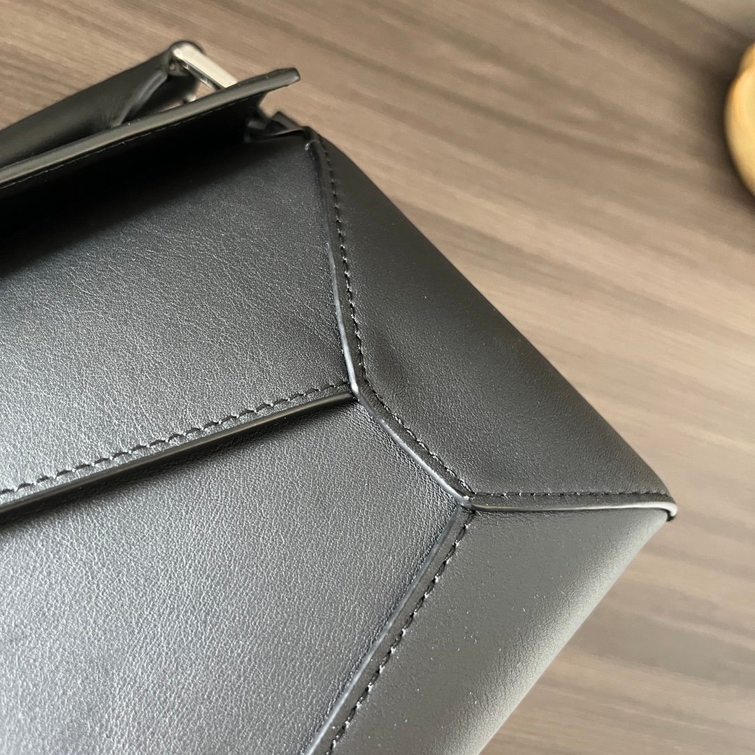 Handbag/Shoulder Bag Size 24*10.5*16CM