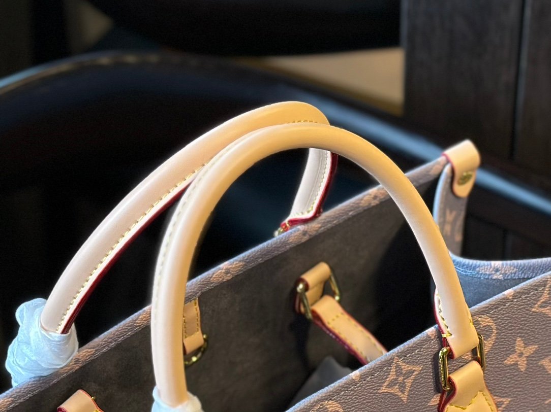 Medium Handbag Handbag Specification: 35*27*14