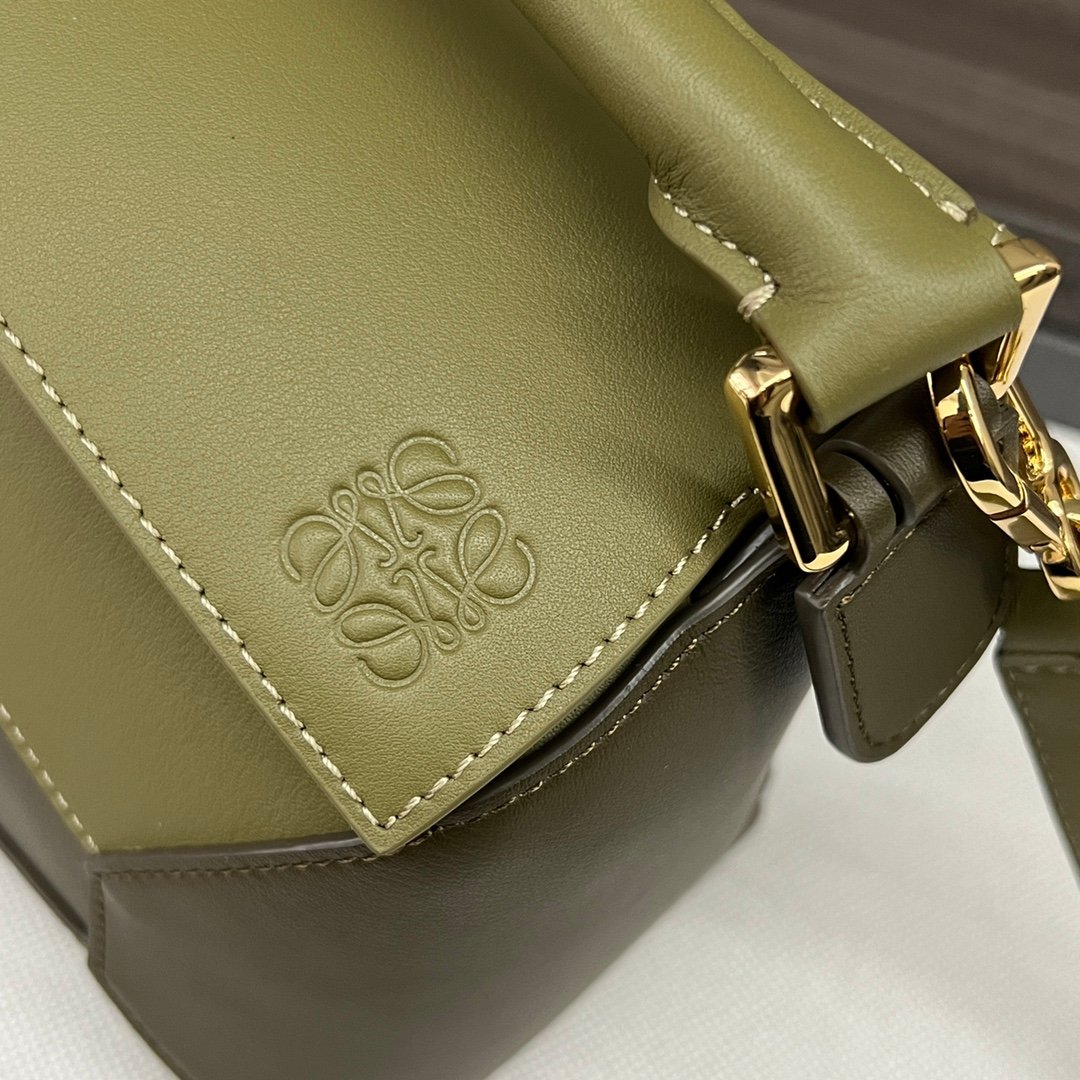Handbag/Shoulder Bag Size 24*10.5*16CM