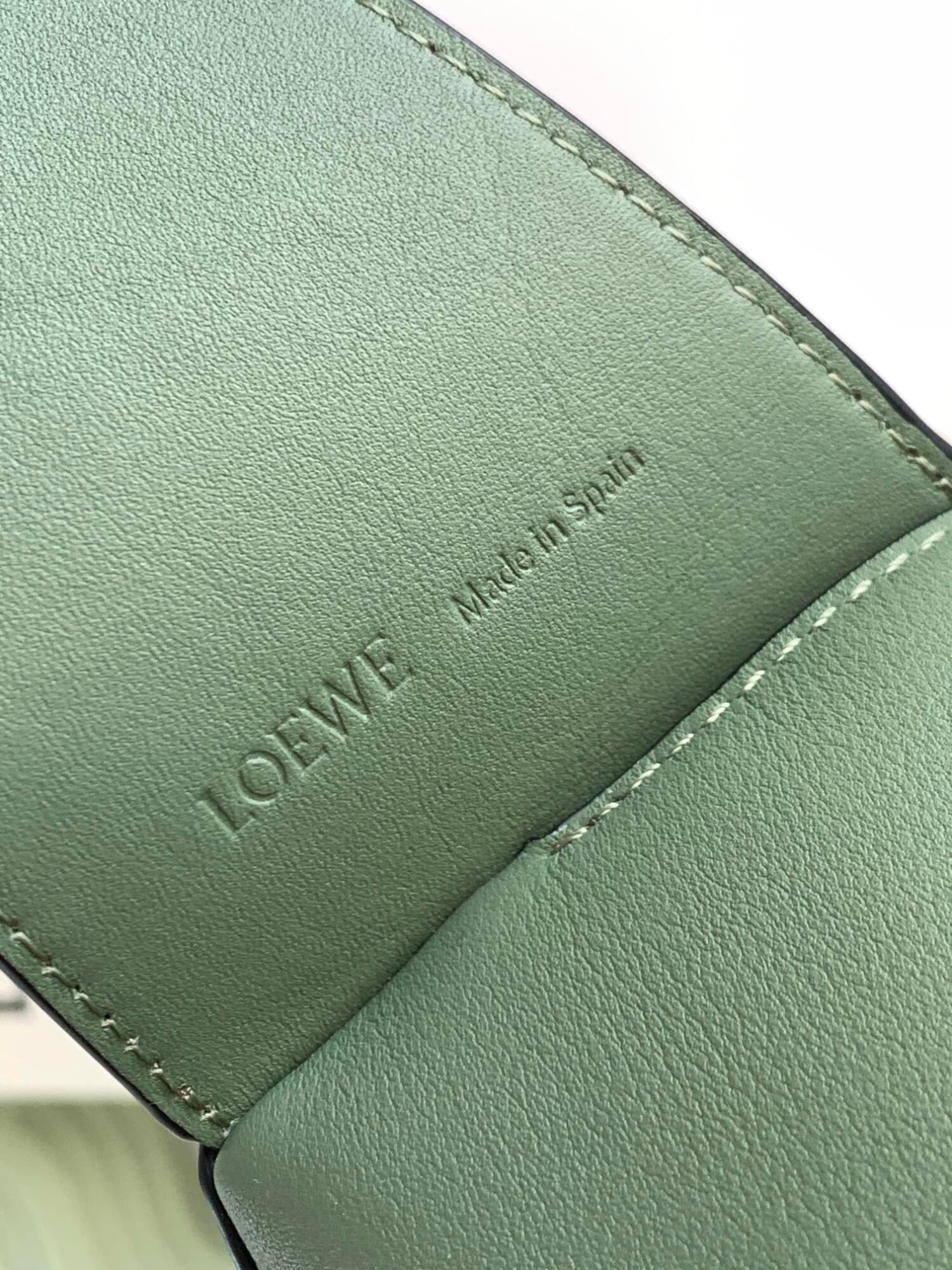 Handbag/Shoulder Bag Size 28.7*10.7*5.5cm
