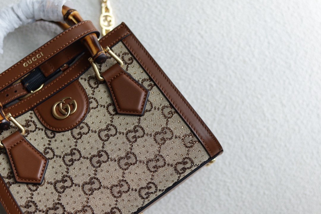 Handbag/Shoulder Bag Size 20 x 16 x 10 cm