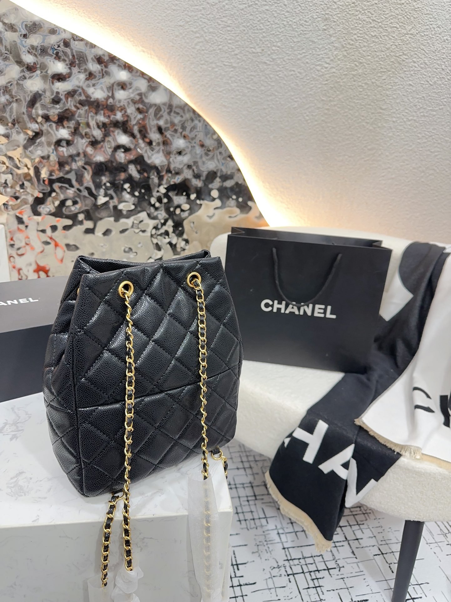 Handbag/Shoulder Bag Size  18*6*22cm