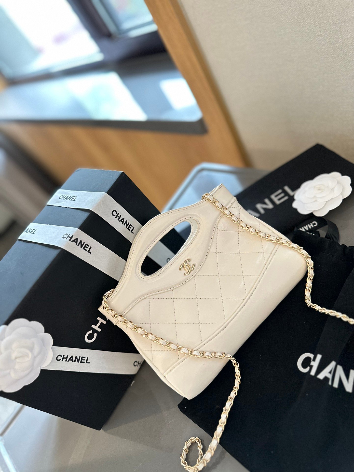 Handbag/Shoulder Bag Size 21*17*3.5cm