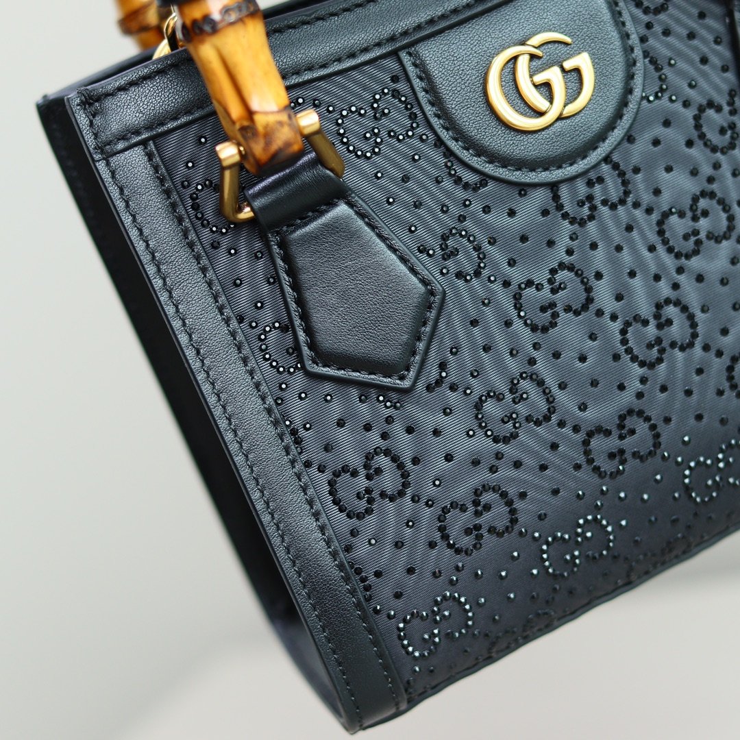Handbag/Shoulder Bag Size  20x16x10cm