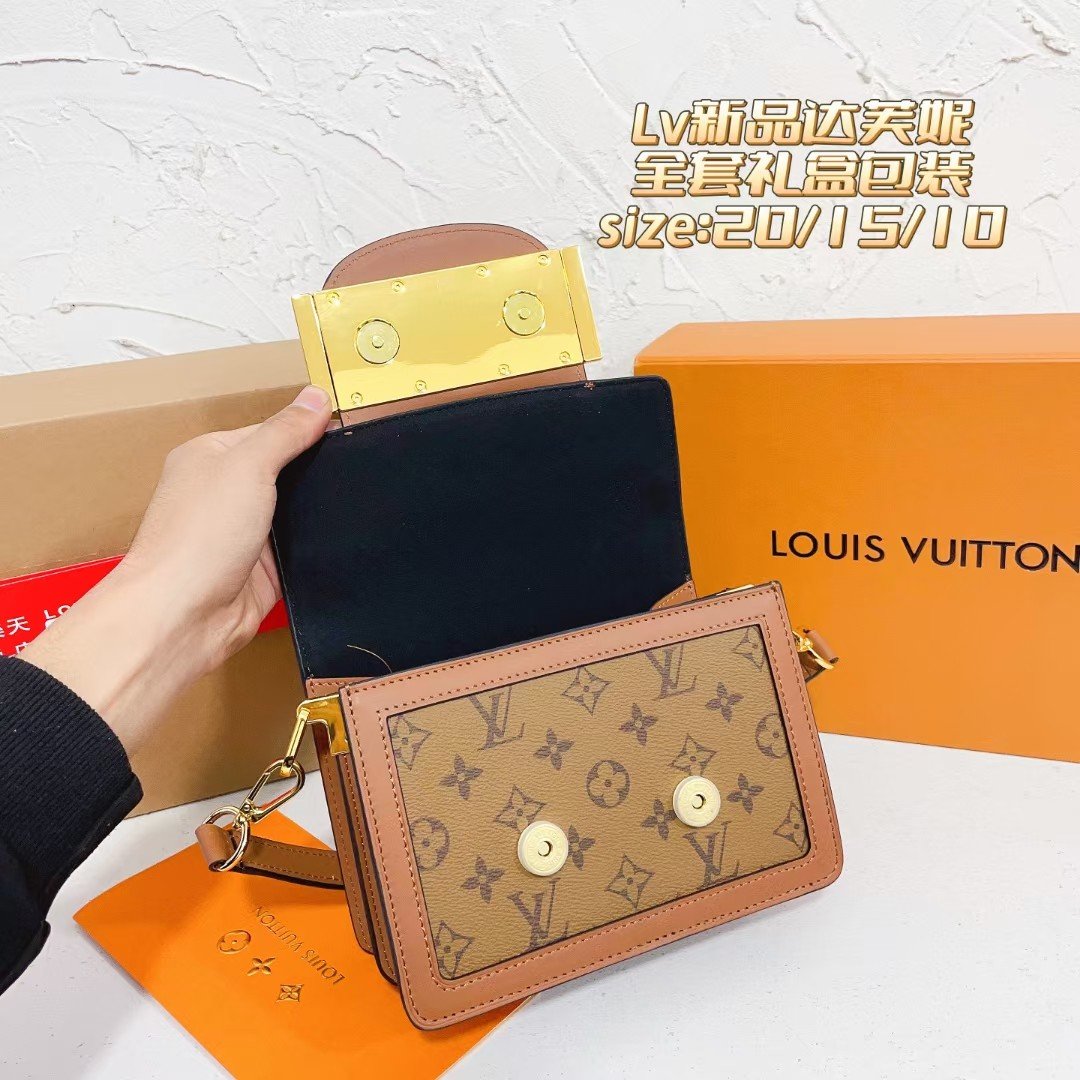 Handbag shoulder bag Specification: 20*15*10 CM