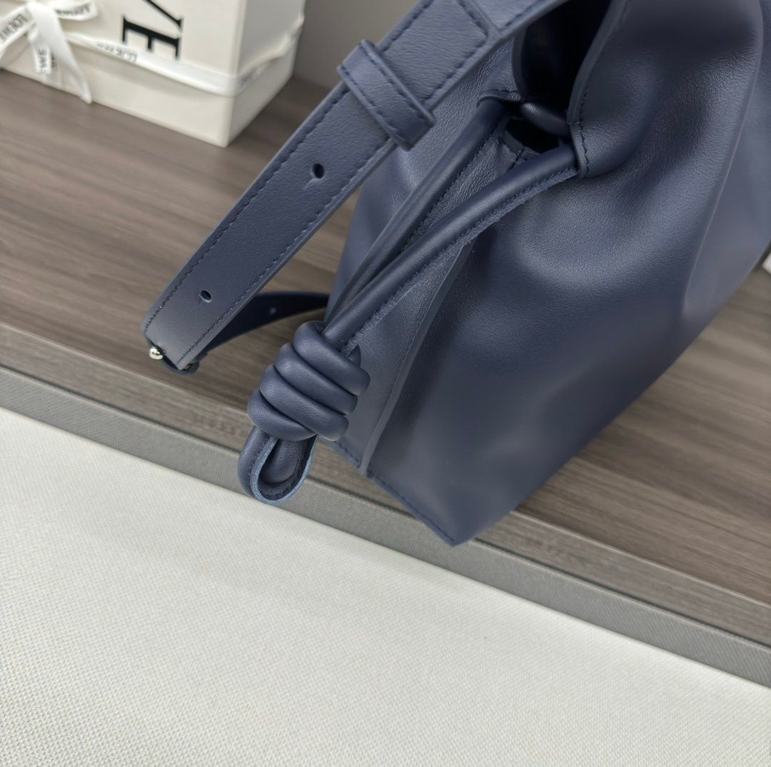 Handbag/Shoulder Bag Size30*24.5*10.5cm