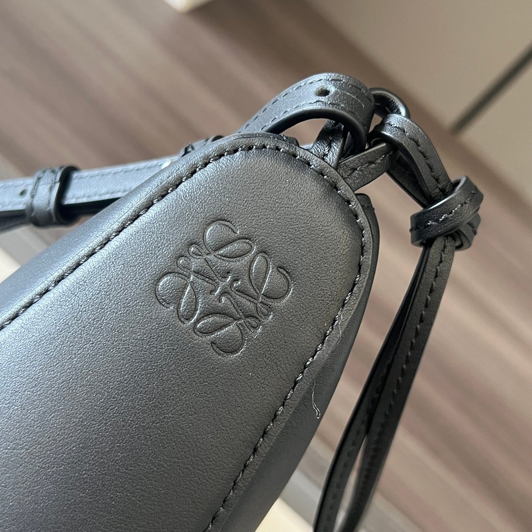 Handbag/Shoulder Bag Size 28*17*9.5CM