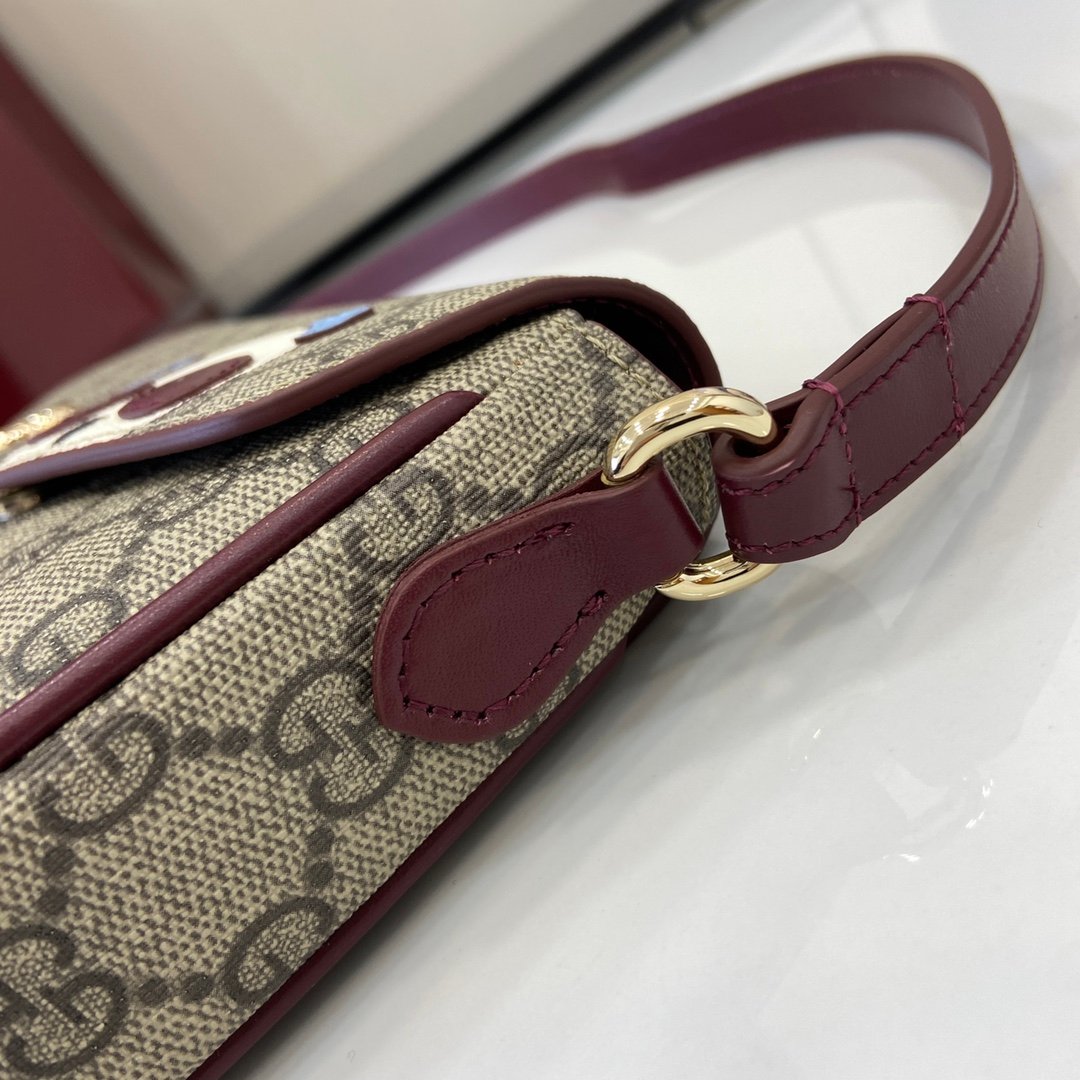 Handbag/Shoulder Bag Size  22x 13x 4cm