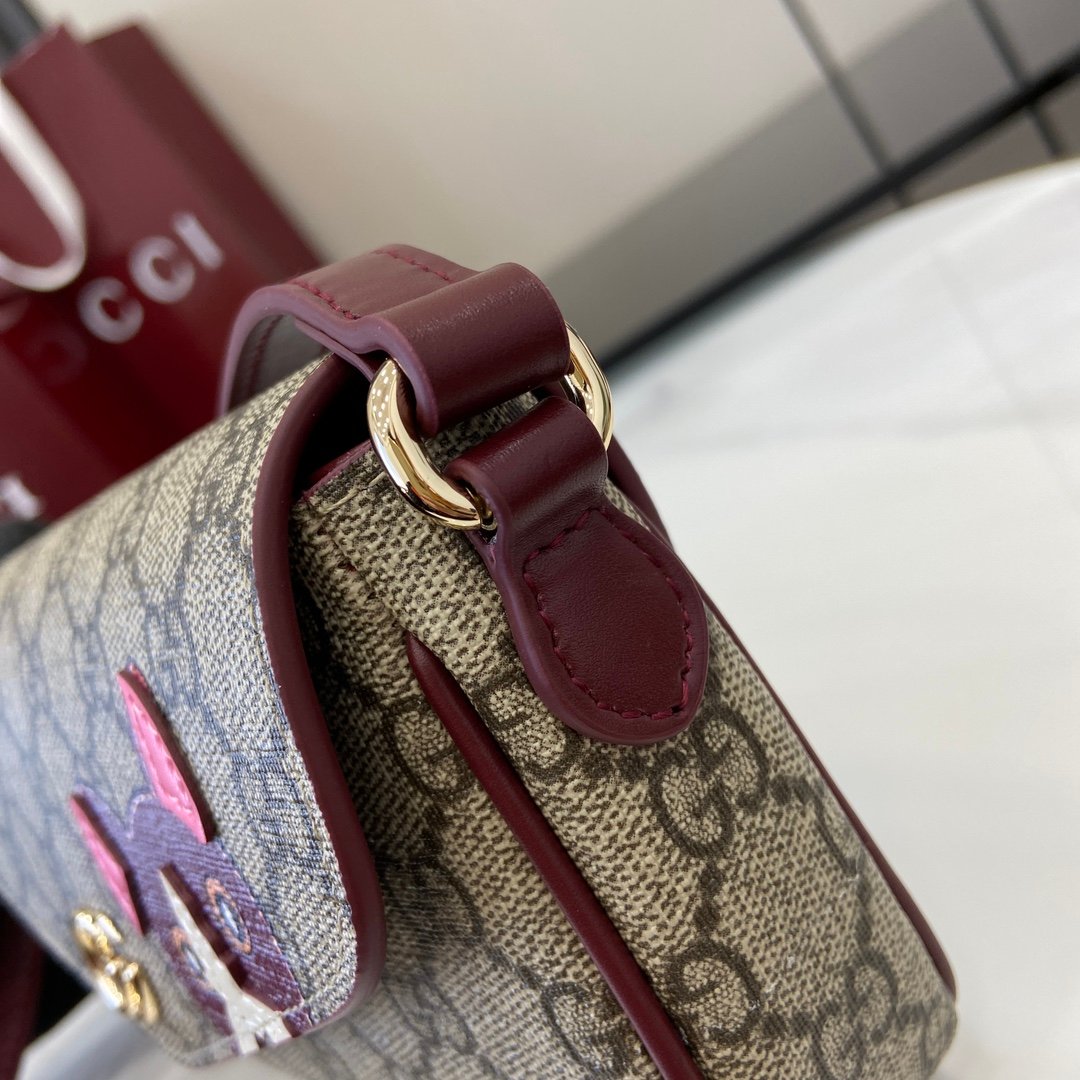 Handbag/Shoulder Bag Size  22x 13x 4cm