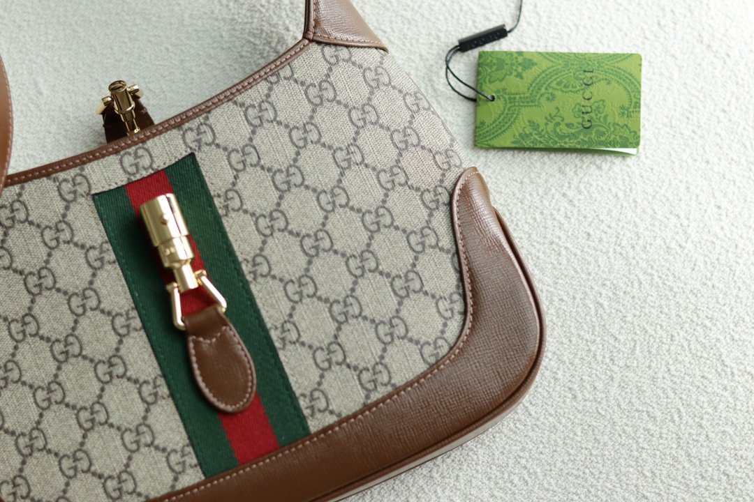 Handbag/Shoulder Bag Size  28x19x4.5cm
