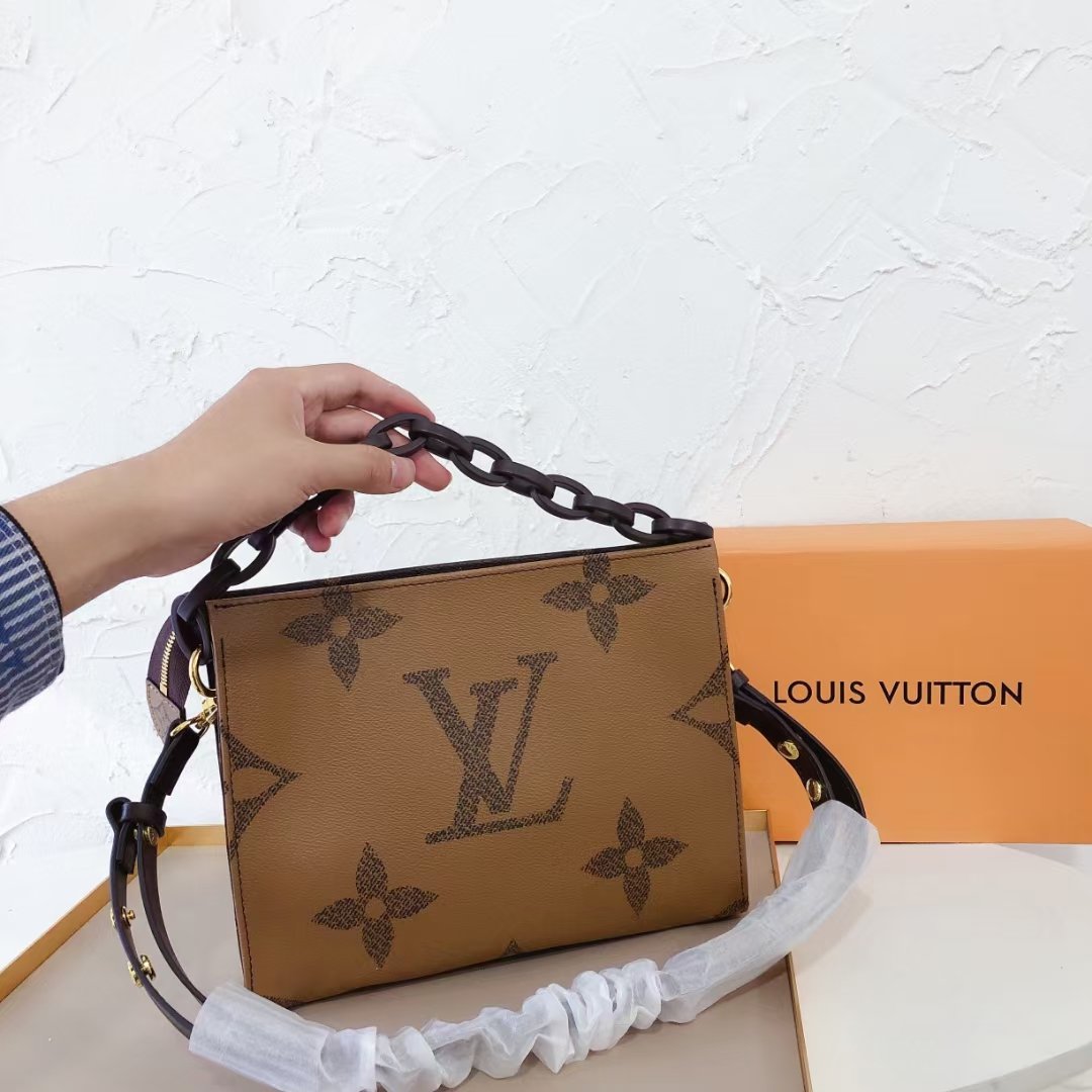 Hand holding shoulder crossbody bag Specification: 26*20*6cm