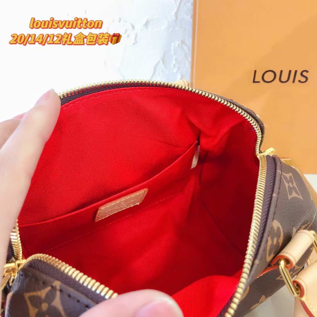 Handheld shoulder bag Specifications: 20*14*12cm